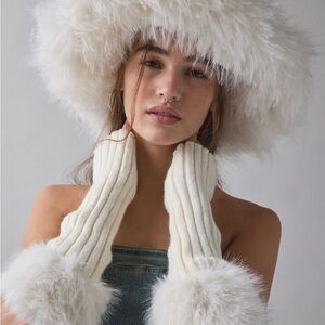 Oversized faux fur bucket hat